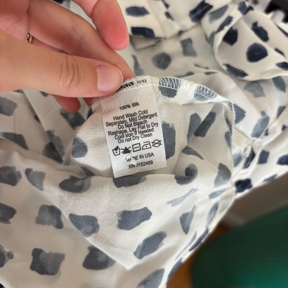 NWT Amour Vert Kaya Washable Silk Blouse, white and blue polka dot, size Medium - Picture 5 of 6